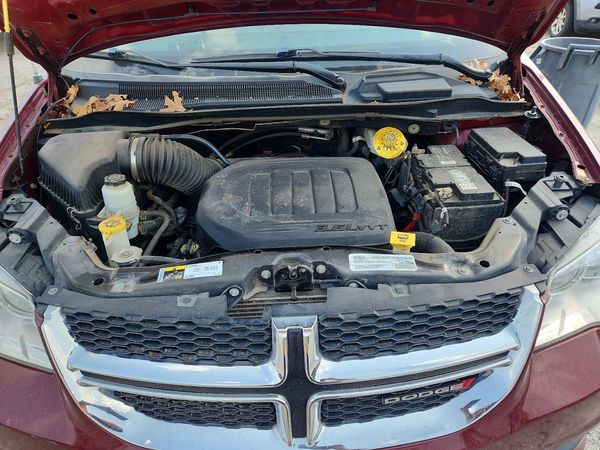 2019 DODGE GRAND CARAVAN — Engine bay