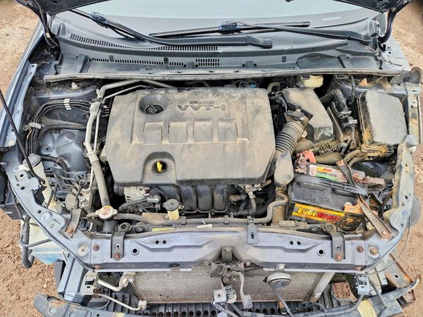 2017 TOYOTA COROLLA — Engine bay