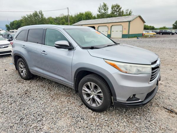 2015 TOYOTA HIGHLANDER — Passenger 3/4