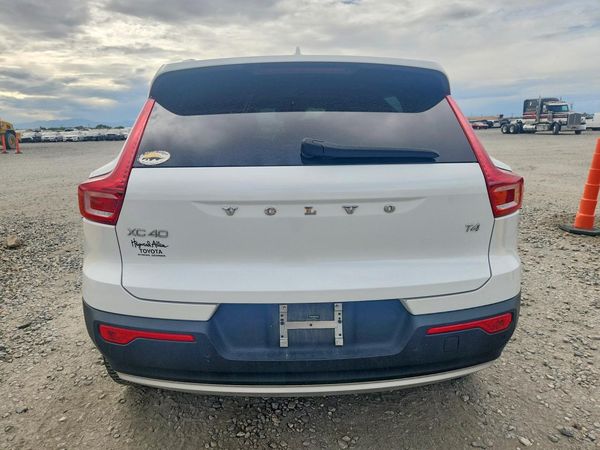 2022 VOLVO XC40 — DIRR