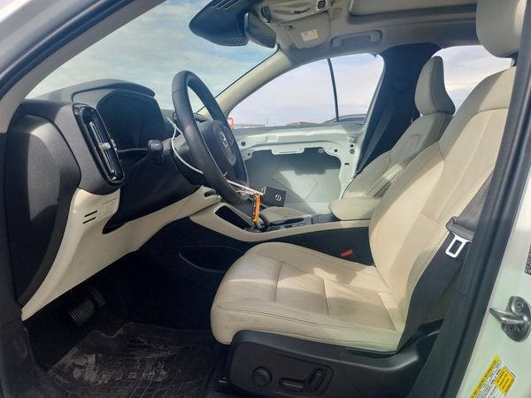 2022 VOLVO XC40 — DENT