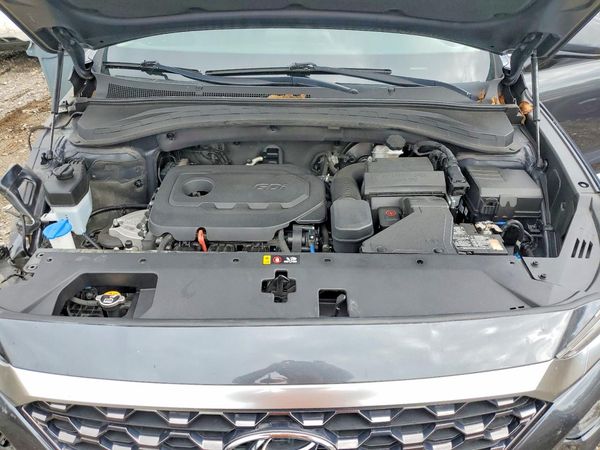 2020 HYUNDAI SANTA FE SEL — Engine bay