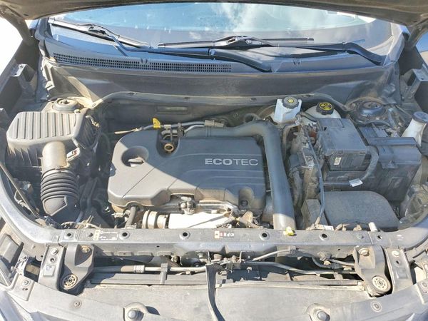 2020 CHEVROLET EQUINOX LT (1LT) — Engine bay