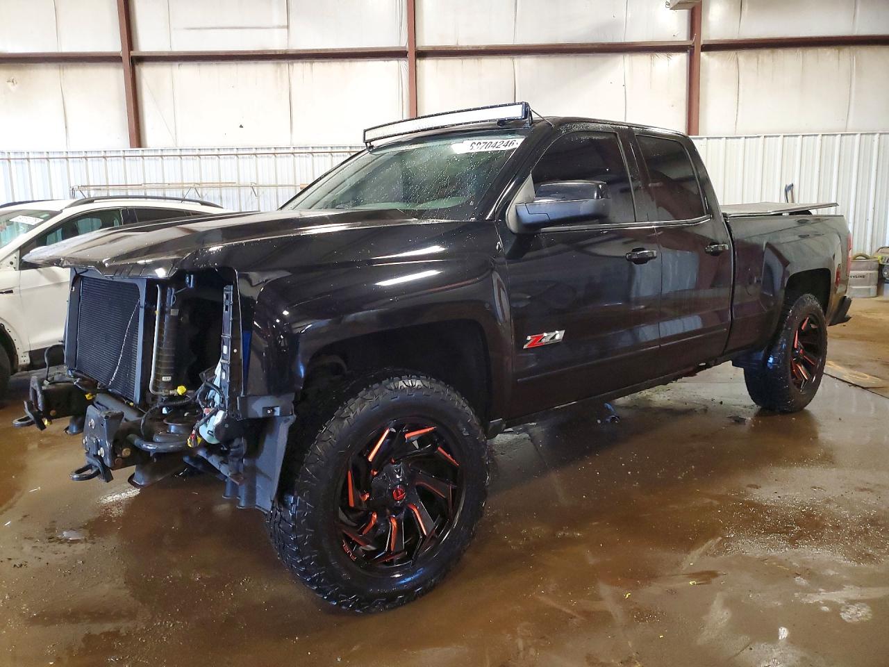 2017 CHEVROLET SILVERADO LT — Front 3/4