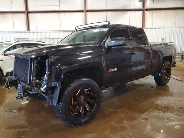 2017 CHEVROLET SILVERADO LT — Front 3/4