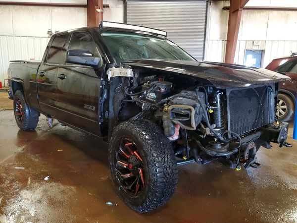 2017 CHEVROLET SILVERADO LT — Passenger 3/4