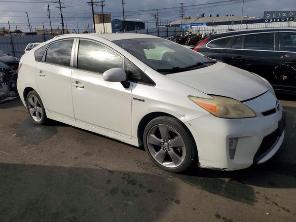 2013 TOYOTA PRIUS — Passenger 3/4