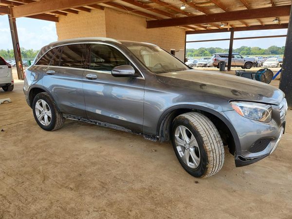 2016 MERCEDES-BENZ GLC GLC300 — Passenger 3/4