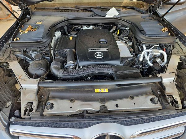 2016 MERCEDES-BENZ GLC GLC300 — Engine bay