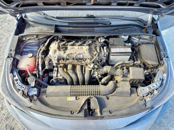 2021 TOYOTA COROLLA LE — Engine bay