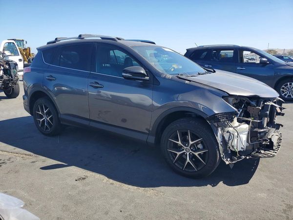 2016 TOYOTA RAV4 SE (S Grade) — Passenger 3/4