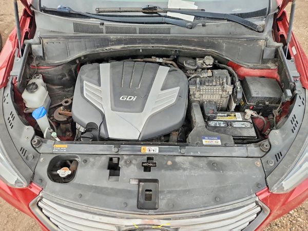 2018 HYUNDAI SANTA FE SE Base — Engine bay
