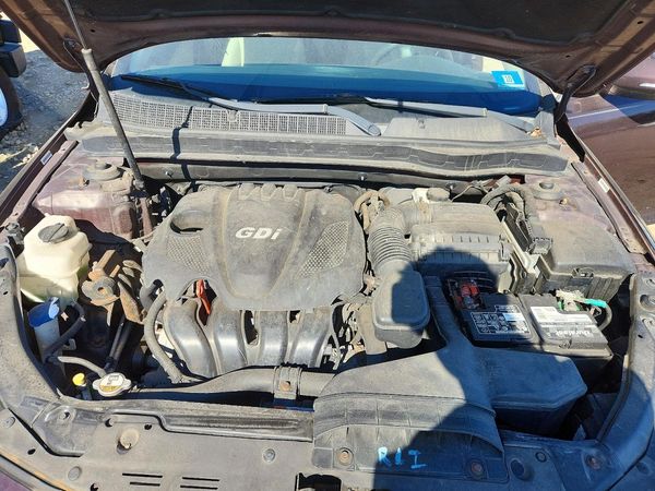 2014 KIA OPTIMA 2.4 LX STD/Conv — Engine bay