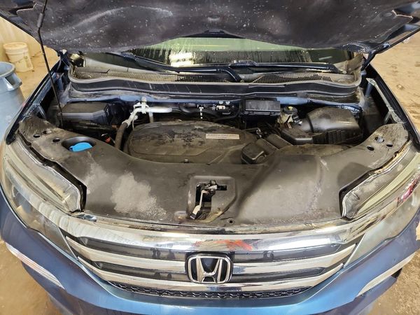 2017 HONDA PILOT EXL-R — Engine bay