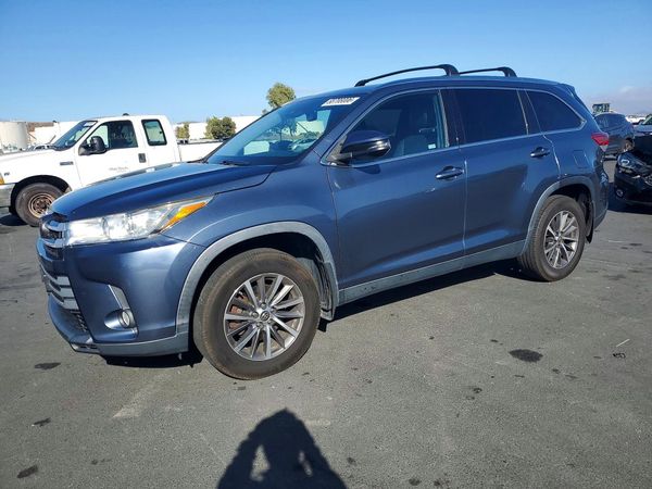 2019 TOYOTA HIGHLANDER SE/XLE — Front 3/4