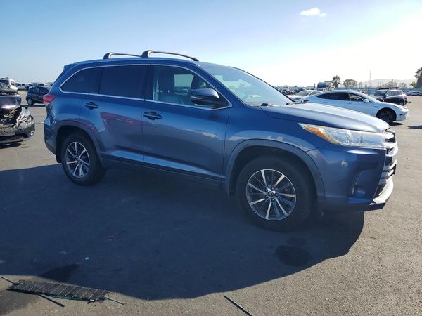 2019 TOYOTA HIGHLANDER SE/XLE — Passenger 3/4