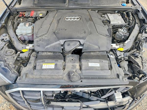 2022 AUDI Q7 — Engine bay