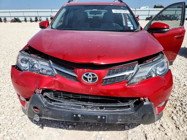 2014 TOYOTA RAV4 Sports — Engine bay