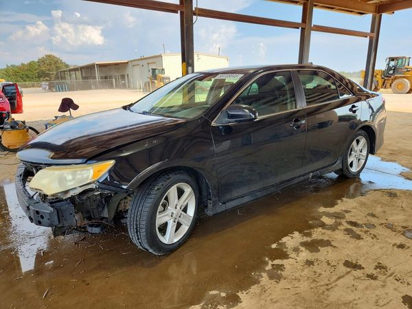 2014 TOYOTA CAMRY — Front 3/4