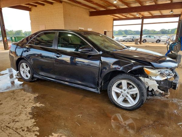2014 TOYOTA CAMRY — Passenger 3/4