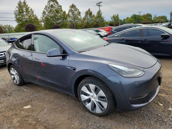 2023 TESLA MODEL Y — Passenger 3/4