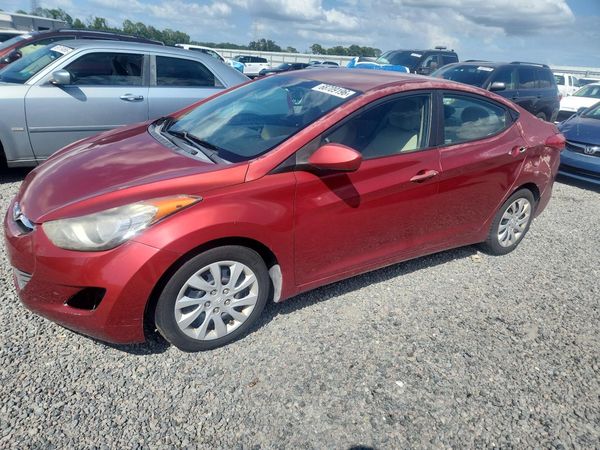 2013 HYUNDAI ELANTRA — Front 3/4