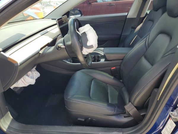 2018 TESLA MODEL 3 — DENT