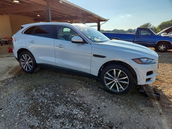 2017 JAGUAR F-PACE — Passenger 3/4