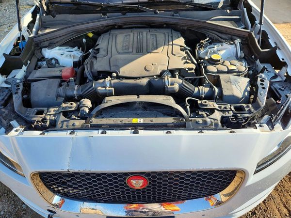 2017 JAGUAR F-PACE — Engine bay