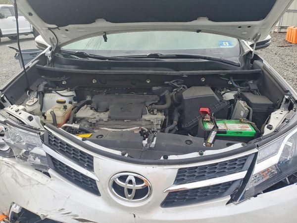 2014 TOYOTA RAV4 High — Engine bay