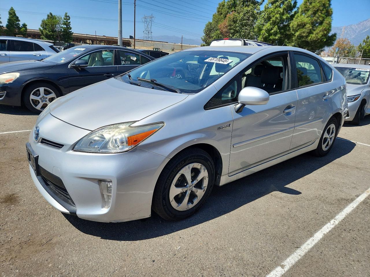 2015 TOYOTA PRIUS — Front 3/4