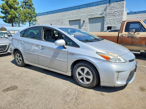 2015 TOYOTA PRIUS — Passenger 3/4