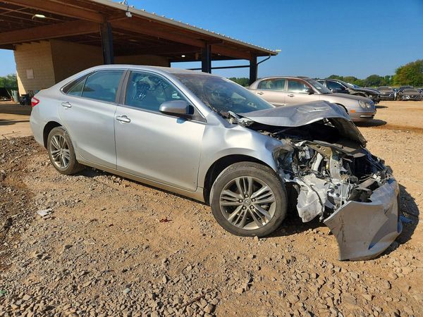 2017 TOYOTA CAMRY LE/SE/XLE/XSE — Passenger 3/4