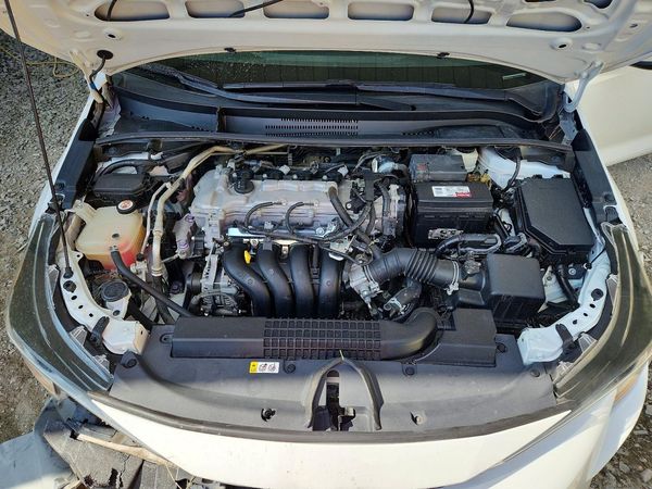 2020 TOYOTA COROLLA — Engine bay