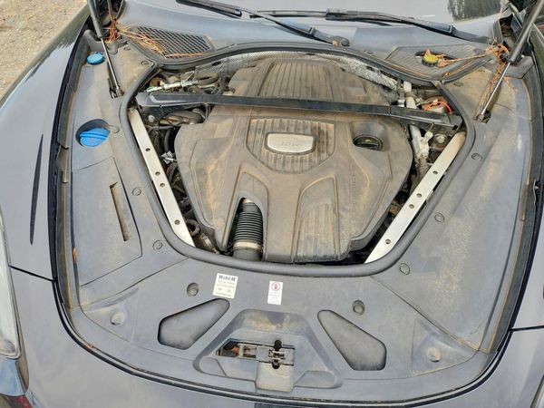 2017 PORSCHE PANAMERA Base (2WD), 4 (4WD) — Engine bay