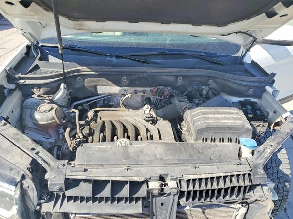 2019 VOLKSWAGEN ATLAS — Engine bay