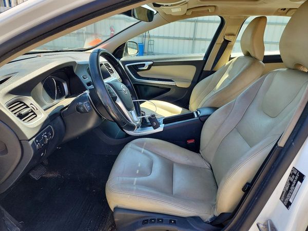 2017 VOLVO V60