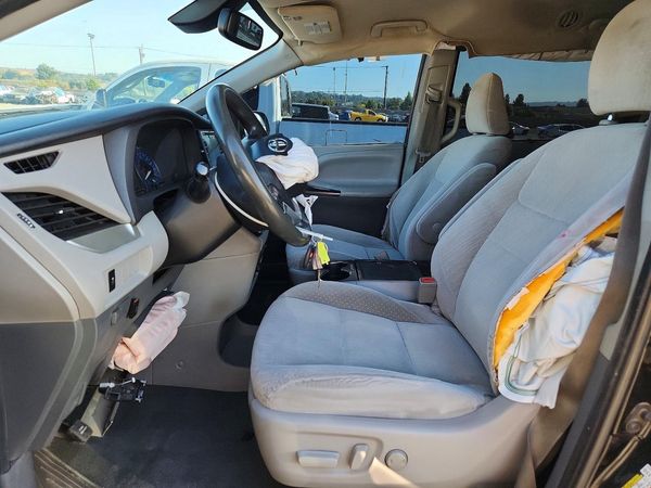 2020 TOYOTA SIENNA E grade — DENT