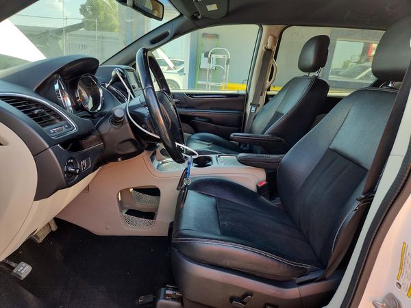 2019 DODGE GRAND CARAVAN SXT — DENT