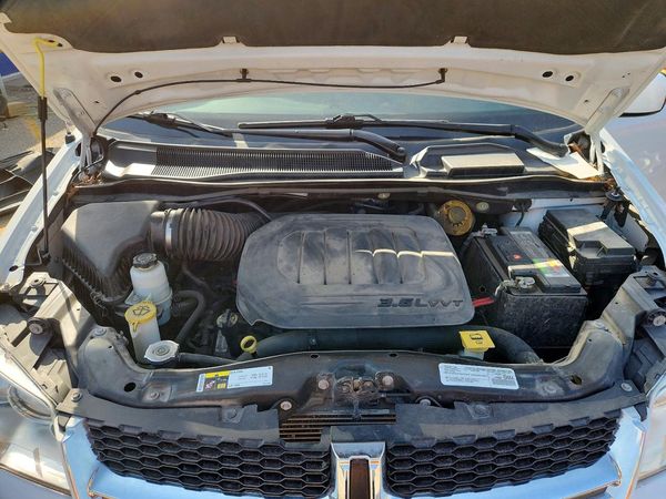 2019 DODGE GRAND CARAVAN SXT — Engine bay