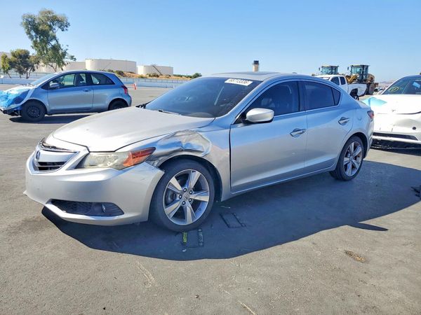 2013 ACURA ILX 20 PREMIUM — Front 3/4