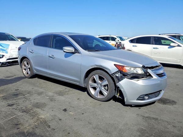 2013 ACURA ILX 20 PREMIUM — Passenger 3/4