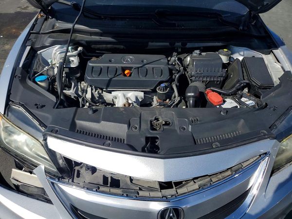 2013 ACURA ILX 20 PREMIUM — Engine bay