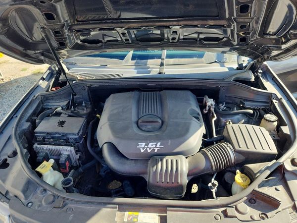 2014 JEEP CHEROKEE Laredo — Engine bay