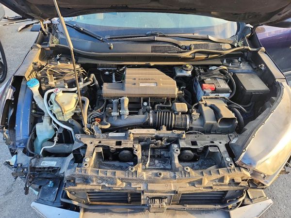 2020 HONDA CR-V LX — Engine bay