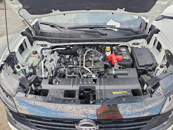2025 NISSAN KICKS — Engine bay