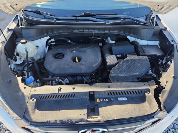 2017 HYUNDAI TUCSON — Engine bay
