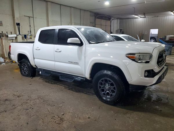 2017 TOYOTA TACOMA — Passenger 3/4