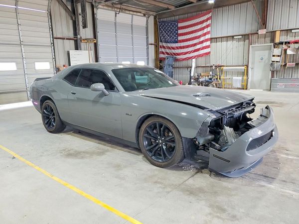 2018 DODGE CHALLENGER — Passenger 3/4