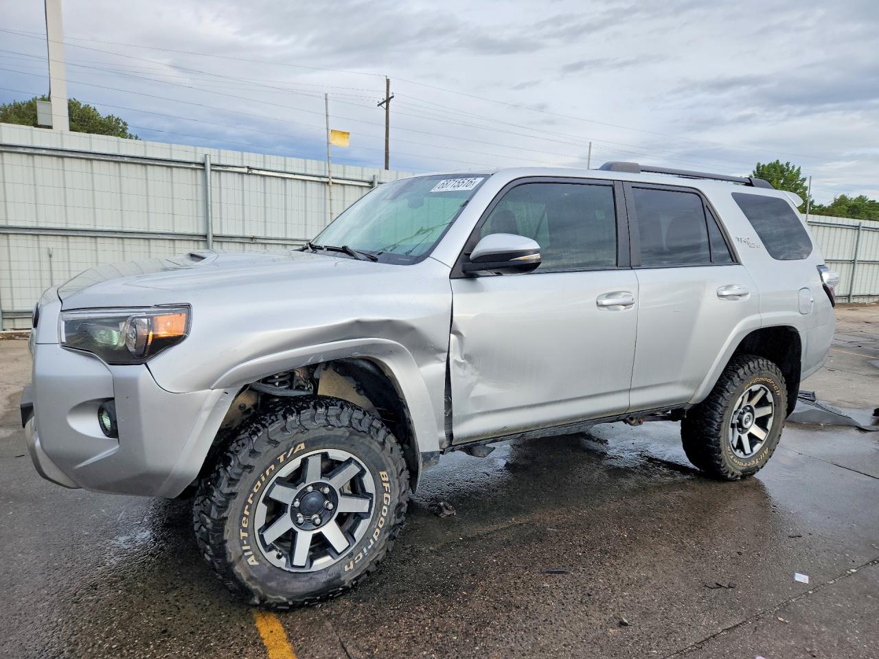 2021 TOYOTA 4RUNNER — Front 3/4
